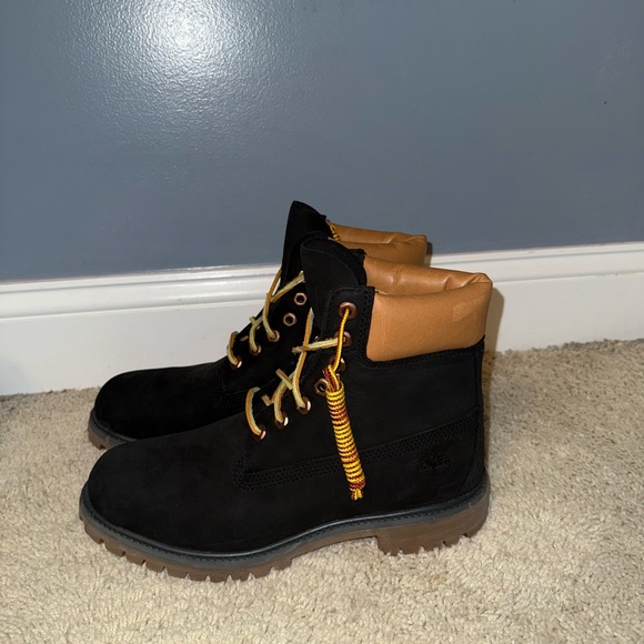 Timberland Men's Black and Tan Lace-Up Boots - Picture 1 of 5